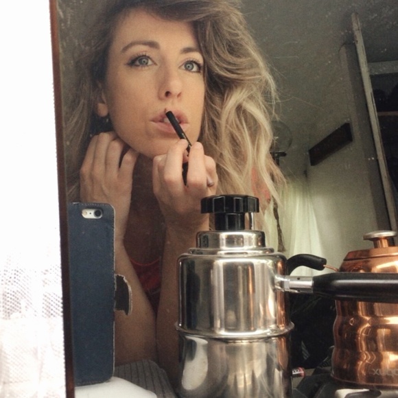 Meet your Posher, Megan - Picture 2 of 5